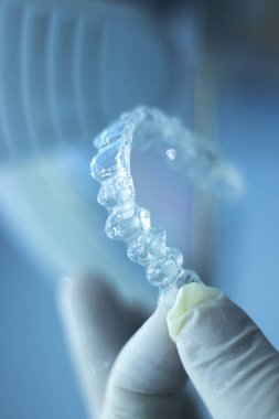 Görünmez diş aligner parantez