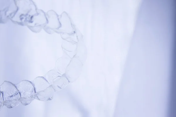 目に見えないアライナ歯ブレース — ストック写真