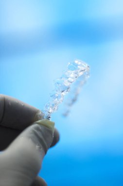 Görünmez diş aligner parantez