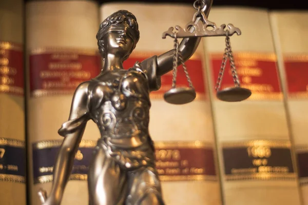 법률 사무소 법률 동상 테미스 — 스톡 사진
