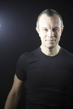 Yakışıklı adam 40 yaşında