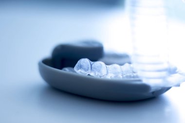 Görünmez diş parantez durumunda