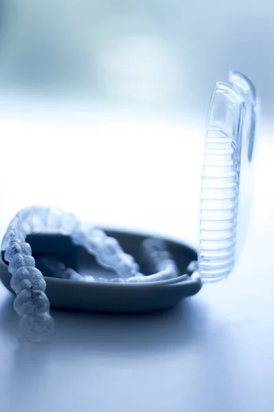 Görünmez diş parantez durumunda