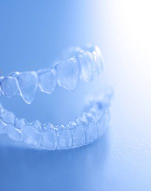 Görünmez diş aligner
