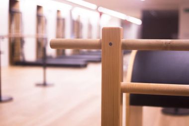Spor salonunda Pilates makine