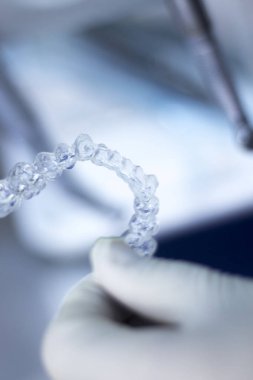 Görünmez diş aligner parantez