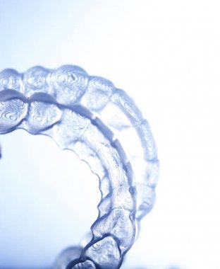 Görünmez diş parantez