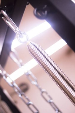 Spor salonunda Pilates makine