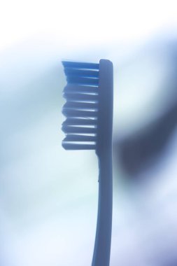 izole diş diş fırçası