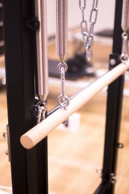 Spor salonunda Pilates makine
