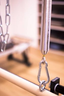 Spor salonunda Pilates makine