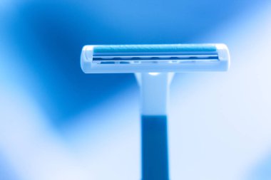 Tek kullanımlık plastik tıraş jilet