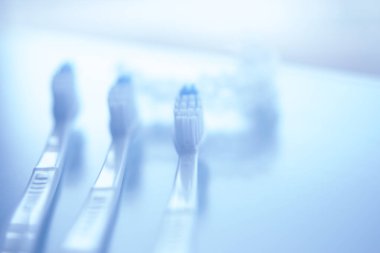 Diş aligners ve diş fırçası