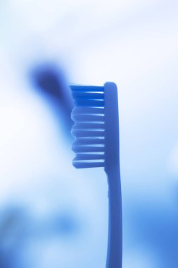 izole diş diş fırçası