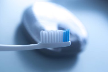 izole diş diş fırçası