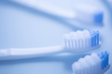 izole diş diş fırçası