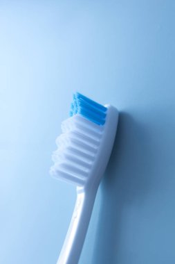 izole diş diş fırçası