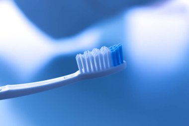 izole diş diş fırçası