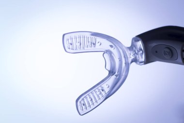 Dişler köşeli ayraçlar vibratör