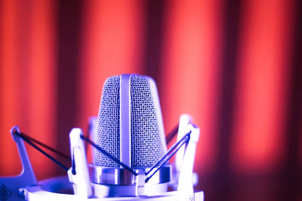 Microfone de narração de estúdio — Fotografia de Stock