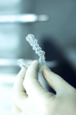 Görünmez diş aligners parantez