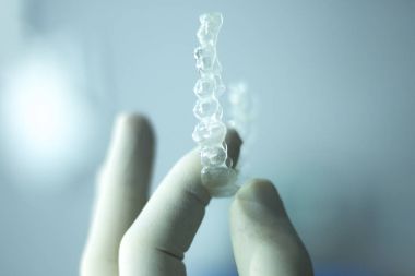 Görünmez diş aligners parantez