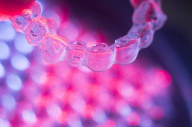 Görünmez diş aligners parantez