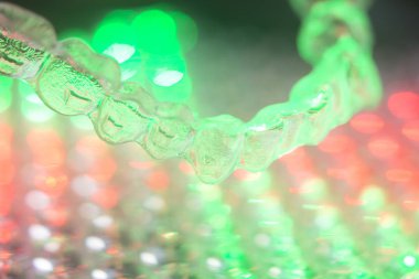 Görünmez diş aligners parantez