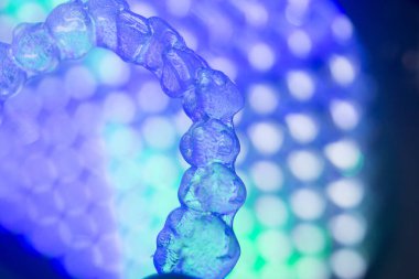 Görünmez diş aligners parantez