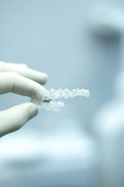 Görünmez diş aligners parantez