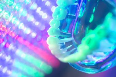 Diş hekimi diş modeli