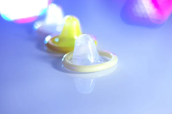 Гумові презерватив контрацепції — стокове фото