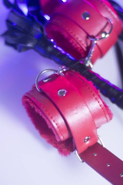 Bondage seks kelepçe kırbaç