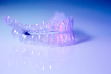 Görünmez Ortodonti aligners parantez