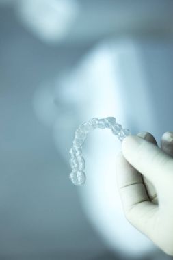 Görünmez diş aligners parantez