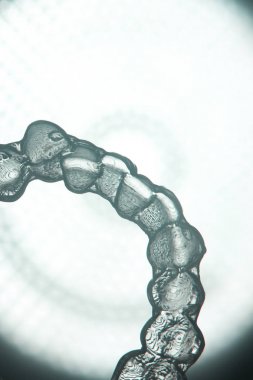 Görünmez diş aligner köşeli ayraç