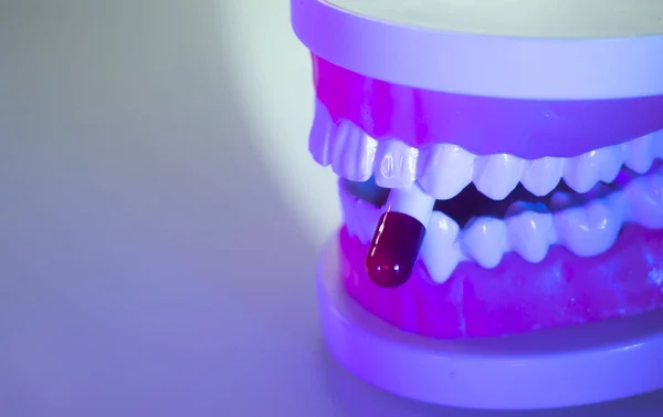 Dental teeth dental pill — Stock Photo, Image