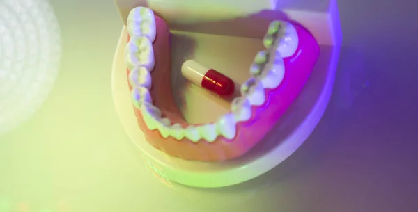 Diş diş diş hap — Stok fotoğraf