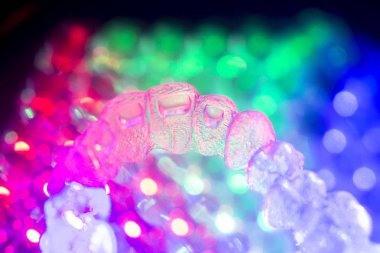 Görünmez diş aligners parantez