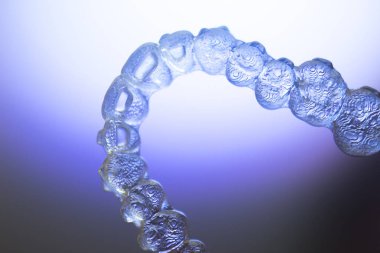 Görünmez diş aligner köşeli ayraç