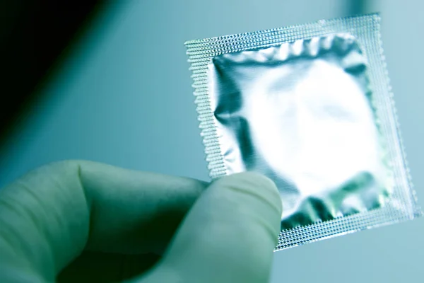 Гумові презерватив контрацепції — стокове фото