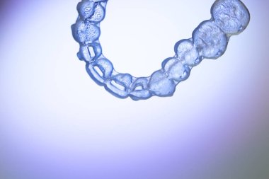 Görünmez diş aligner köşeli ayraç