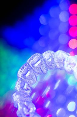 Görünmez diş aligners parantez