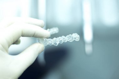 Görünmez diş aligners parantez