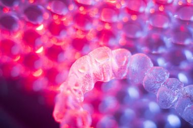 Görünmez diş aligners parantez