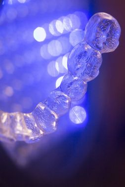 Görünmez diş aligners parantez