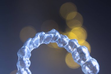 Görünmez diş köşeli ayracı