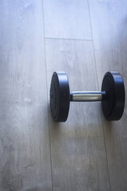 Spor salonu fitness etmek ağırlık