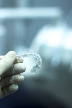 Görünmez diş aligners parantez