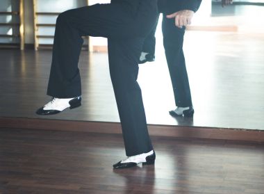 Balo salonu dans erkek dansçı